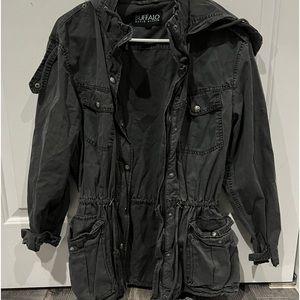 woman’s gray utility jacket